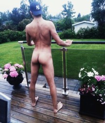 Boy Butts 5a4572811bf0d.jpg
