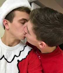 Kissing 5a52426d1b0d2.jpg