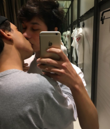 Kissing 5a5242730e71a.png