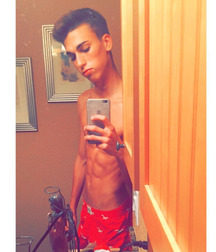 Selfies non-naked 5a529b40edb0c.jpg