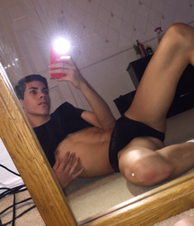 Selfies non-naked 5a529b46f1573.png
