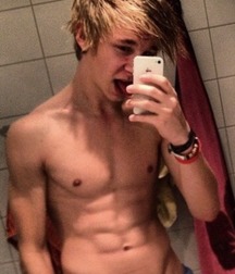 Shirtless Selfies 5a5a1bf80ce34.jpg