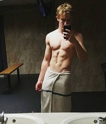 Non-Nude Selfies 5a6697f2c343a.jpg