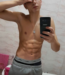 Non-Nude Selfies 5a6697fb204b6.png