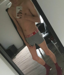 Non-Nude Selfies 5a6697ff740be.png
