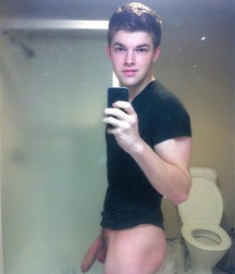 Selfie Boys 5a6eaf24c81af.jpg