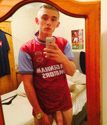 Selfie Boys 5a6eaf2fa6b70.jpg
