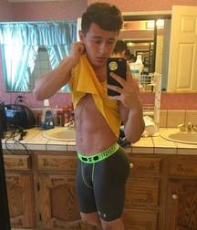 Boys Selfies non-nude 5a88e157bae24.jpg