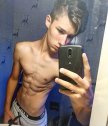 Boys Selfies non-nude 5a88e15c319f3.jpg