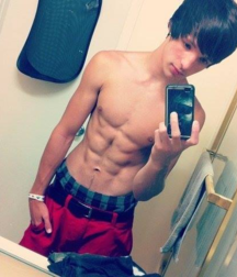 Boys Selfies non-nude 5a88e1623d9f7.png