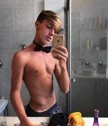 Boys Selfies non-nude 5a88e176d3f59.jpg