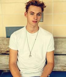 Cute Boy Night 5a88e1bd57970.jpg