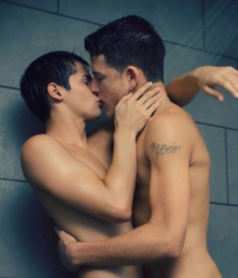 Sexy Boys 5aa598531e1e7.png