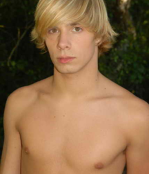Star Blond Mitch Hart 5aab22480e8b2.png
