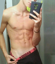 The Quesential Boy Selfie! 5ab03712ad2ea.png