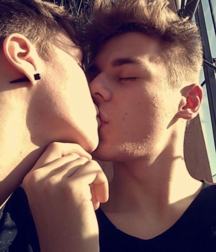 Two's 5ab30fc4318c6.png