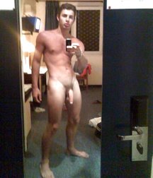 Boys & Selfies 5ad17bc92486a.jpg