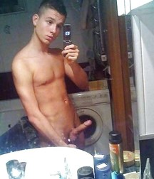 Boys & Selfies 5ad17bce2b741.jpg
