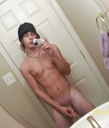 Boys & Selfies 5ad17bcef17f3.jpg