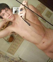 Boys & Selfies 5ad17bd22efc7.jpg