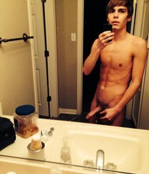 Boy Selfies 5ae0657eb32a9.jpg