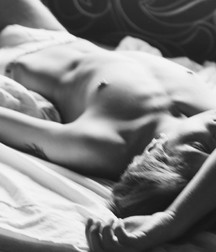 B&W Sexy Beauty 5af2321cb336f.jpg