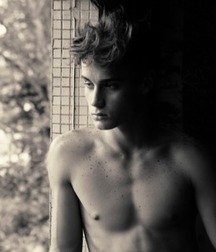 B&W Sexy Beauty 5af232657a758.jpg