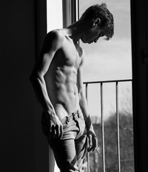B&W Sexy Beauty 5af2328b8e2d9.jpg