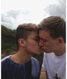 I Kissed A Boy and I Liked It 5af2c9530663c.jpg