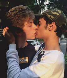 I Kissed A Boy and I Liked It 5af2c96025712.jpg