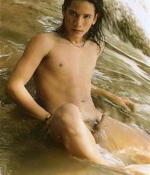 Hot Guys in 3 Series 5af39de6ddda2.jpg