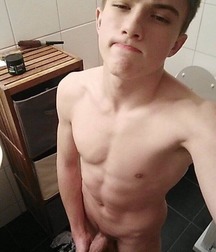 Boys and Selfies 5b0c812297002.jpg