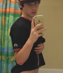 Guys Can't Resist Mirrors 5b1323440a0ae.jpg