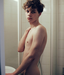 Sexy Guys 5b1323cfd928f.jpg