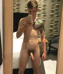Selfie Boys 5b1daca87a61e.jpg
