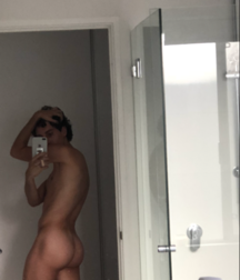 Selfie Boys 5b1dacb678f9d.png