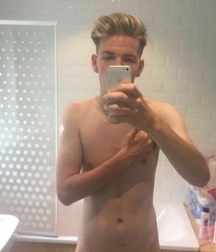 Boys & Selfies 5b2ef7ef06c40.jpg