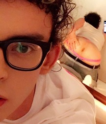 Guys and Selfies 5b3bd5cf368b1.jpg