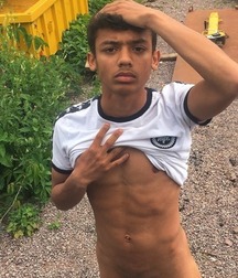 Nude Boys Outside 5b6f41e7ec1d3.jpg