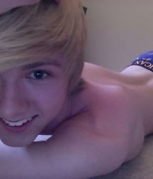 Sexy Boys Can't Help It 5b7e0e1897005.jpg
