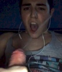 Flying Cum 5b7f45c2e61c3.jpg
