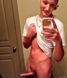 Boys and Selfies will Never End! 5b8885f39de49.jpg