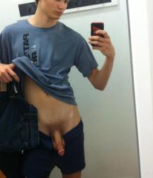 Guys Love Selfie 5ba8105de083e.jpg