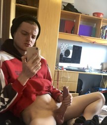 Guys Love Selfie 5ba810ad8d05d.jpg