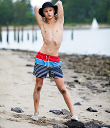 Sexy Swimmers 5bc3f1eb97798.jpeg