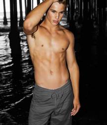Sexy Swimmers 5bc3f234c337a.jpg