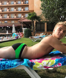 Sexy Swimmers 5bc3f23db81b8.jpeg