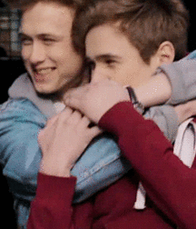 Romance & Couples 5bc3f935b6fc3.gif