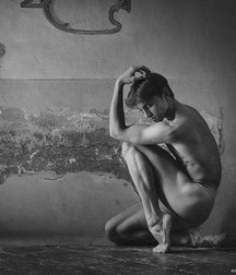 Nude Poses 5bc5481da248f.jpg