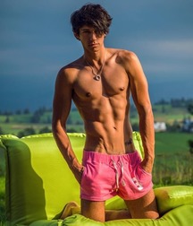 Hotties! 5bd7bacee412a.jpg